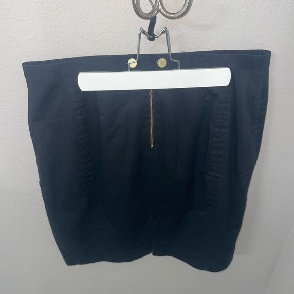 Express Women's Black Zip Ruched Mini Skirt With Gold Button Zip Size 12 - Picture 4 of 7